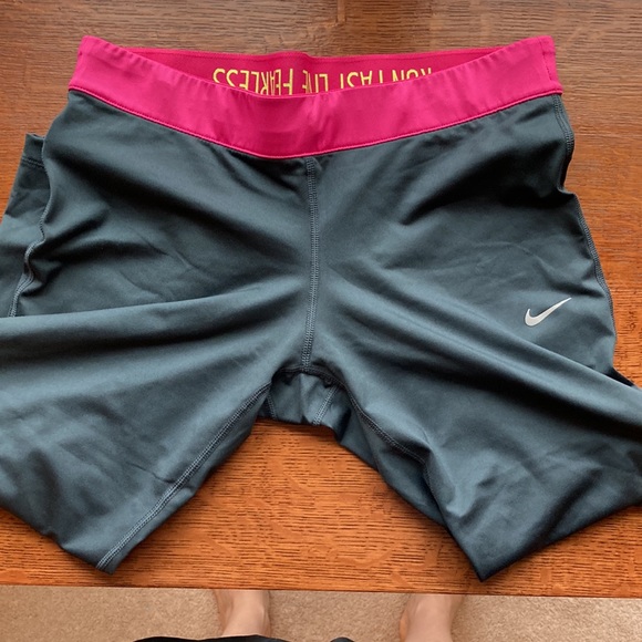 Nike Large crops - Picture 5 of 5